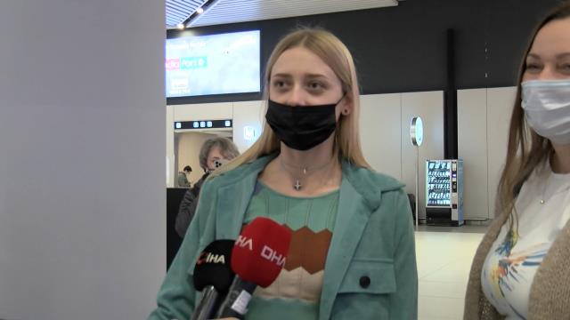 Ukrayna'dan İstanbul'a inen kafiledekiler, Kiev'deki son durumu anlattı: İnsanlar evlerini satmaya başladı Ukrayna'dan İstanbul'a inen kafiledekiler, Kiev'deki son durumu anlattı: İnsanlar evlerini satmaya başladı