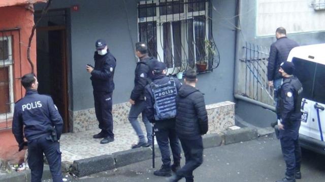 Komşusunu rehin alan silahlı saldırganı Özel Harekat Polisleri etkisi hale getirdi! O anlar kamerada Komşusunu rehin alan silahlı saldırganı Özel Harekat Polisleri etkisi hale getirdi! O anlar kamerada