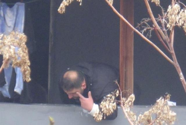 Komşusunu rehin alan silahlı saldırganı Özel Harekat Polisleri etkisi hale getirdi! O anlar kamerada Komşusunu rehin alan silahlı saldırganı Özel Harekat Polisleri etkisi hale getirdi! O anlar kamerada