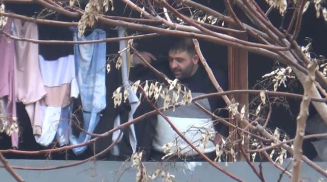 Komşusunu rehin alan silahlı saldırganı Özel Harekat Polisleri etkisi hale getirdi! O anlar kamerada Komşusunu rehin alan silahlı saldırganı Özel Harekat Polisleri etkisi hale getirdi! O anlar kamerada