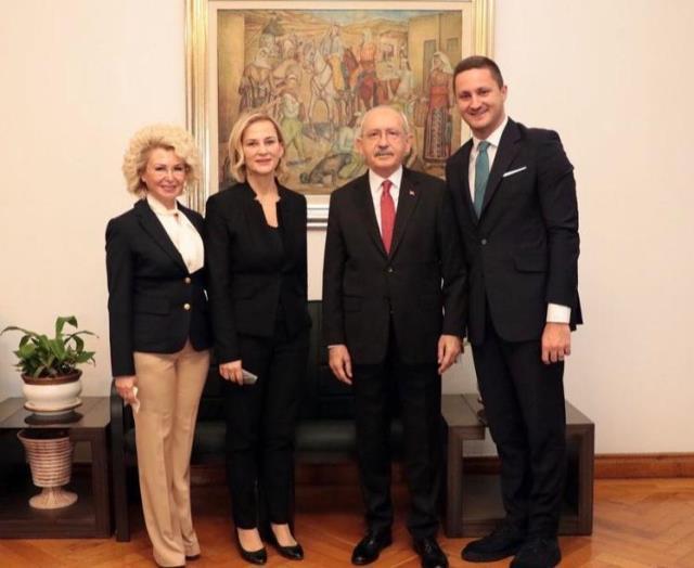 Mustafa Sarıgül'ün eski eşi Aylin Kotil, Kemal Kılıçdaroğlu'nu ziyaret etti: Geliyor gelmekte olan Mustafa Sarıgül'ün eski eşi Aylin Kotil, Kemal Kılıçdaroğlu'nu ziyaret etti: Geliyor gelmekte olan