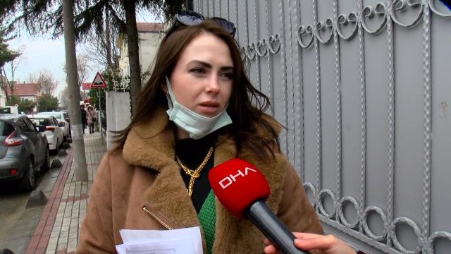 Ailelerini kurtarmak isteyen Ukraynalılar İstanbul-Ukrayna Başkonsolosluğu'na koştu Ailelerini kurtarmak isteyen Ukraynalılar İstanbul-Ukrayna Başkonsolosluğu'na koştu