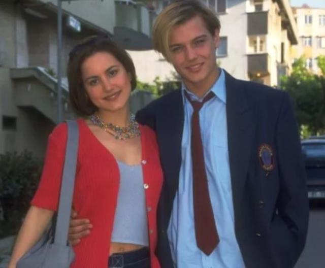 Hiçbir şey aşklarına engel olamadı! Yıldız Asyalı, canlı yayında Arda Kural'a duygularını itiraf etti