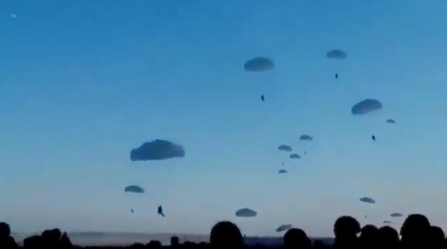 Rus askerleri Kharkiv şehrine böyle indi! İşte hava indirme harekatının görüntüleri Rus askerleri Kharkiv şehrine böyle indi! İşte hava indirme harekatının görüntüleri