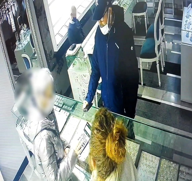 Yol sorma bahanesiyle hırsızlık! Turistleri uyku ilacıyla uyutup soydular Yol sorma bahanesiyle hırsızlık! Turistleri uyku ilacıyla uyutup soydular
