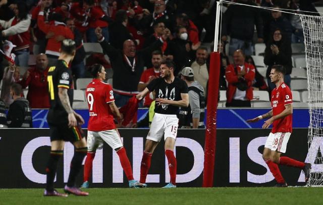 Ukraynalı futbolcu Yaremchuk'tan Rusya'ya sert tepki! Dünyaya mesajını formasını çıkararak verdi Ukraynalı futbolcu Yaremchuk'tan Rusya'ya sert tepki! Dünyaya mesajını formasını çıkararak verdi