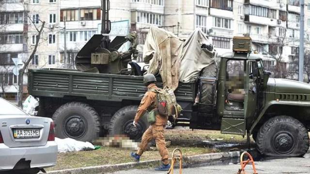Dünyayı sarsan kareler! Ukrayna ordusunun kamuflajını giyenler Rus askeri çıktı Dünyayı sarsan kareler! Ukrayna ordusunun kamuflajını giyenler Rus askeri çıktı
