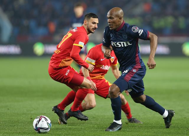 Müthiş geri dönüş! Trabzonspor, 2 farklı geriye düştüğü maçta Kayserispor'u devirdi Müthiş geri dönüş! Trabzonspor, 2 farklı geriye düştüğü maçta Kayserispor'u devirdi