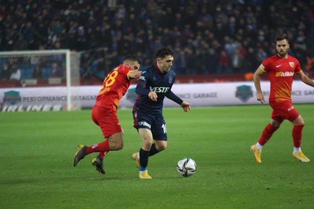 Müthiş geri dönüş! Trabzonspor, 2 farklı geriye düştüğü maçta Kayserispor'u 3-2 yendi Müthiş geri dönüş! Trabzonspor, 2 farklı geriye düştüğü maçta Kayserispor'u 3-2 yendi