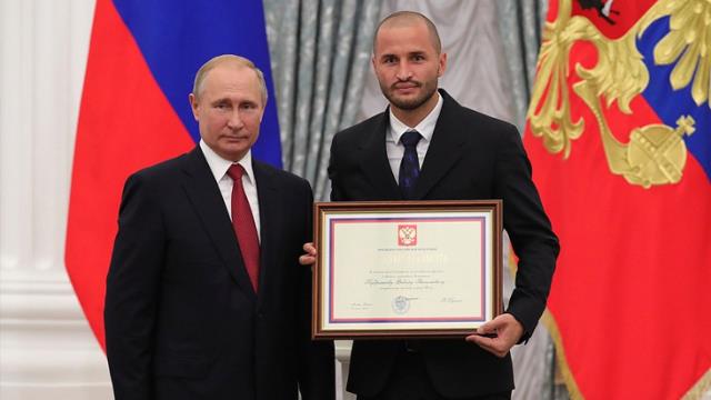 Rus futbolcular Putin'e bir bir sırt çeviriyor! Antalyaspor'un yıldızından alkışlık hareket