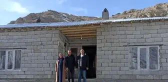 Van'da selde evi yıkılan aile yeni evlerine kavuştu