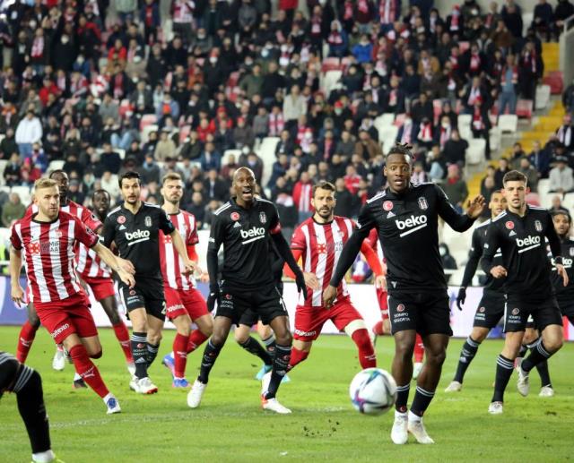 Kara Kartal'ın bileği bükülmüyor! Beşiktaş, Sivas karşısında seriyi bozmadı Kara Kartal'ın bileği bükülmüyor! Beşiktaş, Sivas karşısında seriyi bozmadı