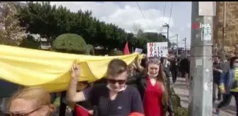 Antalya'da toplanan binlerce Ukraynalı, Putin'i kınadı