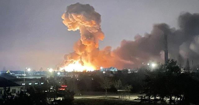 Rusya'nın Ukrayna saldırısı 4. gününde! Rus ordusu saldırıyor, Kiev kuşatmaya direniyor Rusya'nın Ukrayna saldırısı 4. gününde! Rus ordusu saldırıyor, Kiev kuşatmaya direniyor