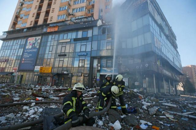 Rusya'nın Ukrayna saldırısı 4. gününde! Rus ordusu saldırıyor, Kiev kuşatmaya direniyor Rusya'nın Ukrayna saldırısı 4. gününde! Rus ordusu saldırıyor, Kiev kuşatmaya direniyor