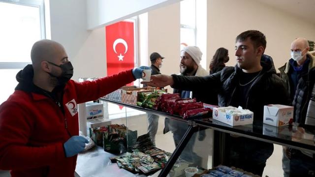 Savaşın ortasından tahliye edilen ilk kafile yurda döndü! Ukrayna'dan tahliye edilen Türk vatandaşları yurda giriş yapmaya başladı
