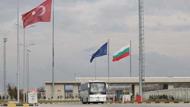 Savaşın ortasından tahliye edilen ilk kafile yurda döndü! Ukrayna'dan tahliye edilen Türk vatandaşları yurda giriş yapmaya başladı
