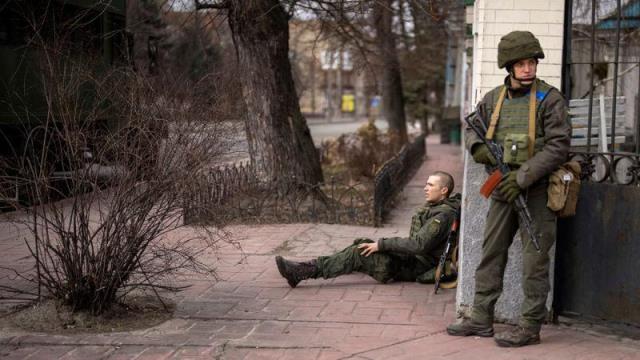 Ukrayna hükümetinden 'tabelaları kaldırın' talimatı! Rus askerler gece karanlığında şaşkına döndü Ukrayna hükümetinden 'tabelaları kaldırın' talimatı! Rus askerler gece karanlığında şaşkına döndü
