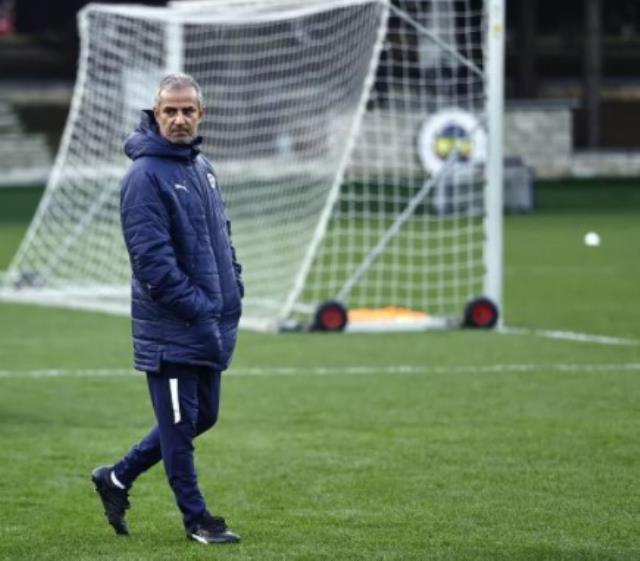 Mesut Özil kadroya alınmadı! İsmail Kartal'dan şaşırtan plan