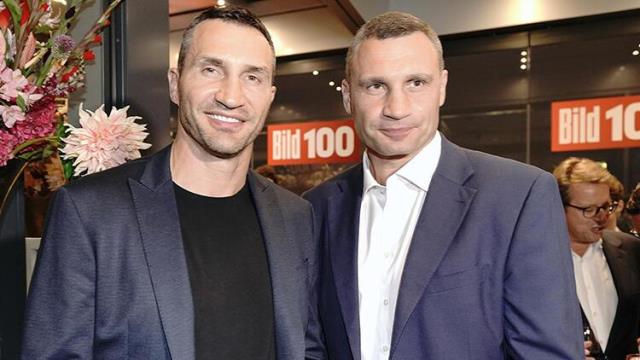 Ukrayna'da direnişe katılanların sayısı artıyor! Eski Ukrayna güzeli Rus ordusuna kurşun sıkacak Ukrayna'da direnişe katılanların sayısı artıyor! Eski Ukrayna güzeli Rus ordusuna kurşun sıkacak