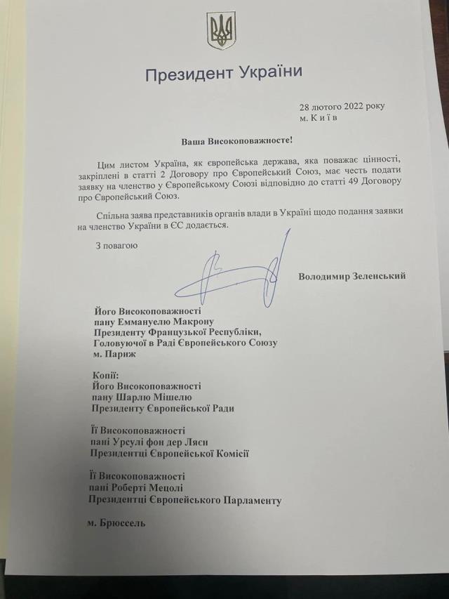 Zelenskiy, Ukrayna'nın Avrupa Birliği'ne katılımı için resmi başvuruyu imzaladı