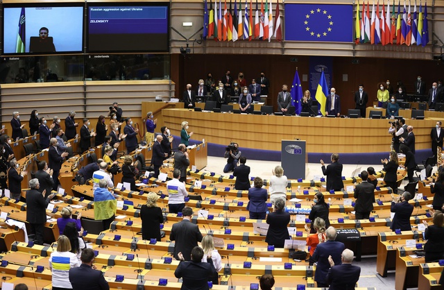 AB Ukrayna'ya destek mesajı verdi, üyelik durumu belirsizliğini koruyor AB Ukrayna'ya destek mesajı verdi, üyelik durumu belirsizliğini koruyor