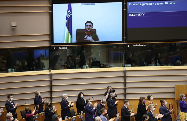 AB Ukrayna'ya destek mesajı verdi, üyelik durumu belirsizliğini koruyor AB Ukrayna'ya destek mesajı verdi, üyelik durumu belirsizliğini koruyor