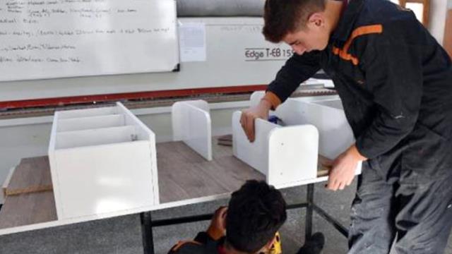 Fabrika gibi çalışıyorlar! Niğde'deki lisenin yıllık cirosu 1.7 milyon lira Fabrika gibi çalışıyorlar! Niğde'deki lisenin yıllık cirosu 1.7 milyon lira