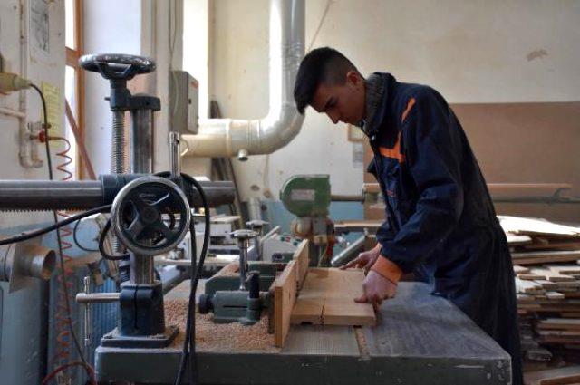 Fabrika gibi çalışıyorlar! Niğde'deki lisenin yıllık cirosu 1.7 milyon lira Fabrika gibi çalışıyorlar! Niğde'deki lisenin yıllık cirosu 1.7 milyon lira