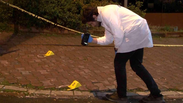 Esenyurt'u savaş alanına çevirdiler! Üzerine kurşun yağan taksici kendi başına hastaneye gitti Esenyurt'u savaş alanına çevirdiler! Üzerine kurşun yağan taksici kendi başına hastaneye gitti