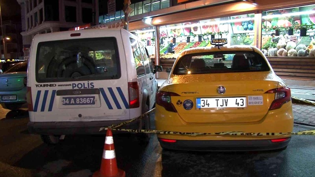 Esenyurt'u savaş alanına çevirdiler! Üzerine kurşun yağan taksici kendi başına hastaneye gitti Esenyurt'u savaş alanına çevirdiler! Üzerine kurşun yağan taksici kendi başına hastaneye gitti