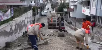 Kuşadası Belediyesi, yol yapım çalışmalarına ara vermiyor