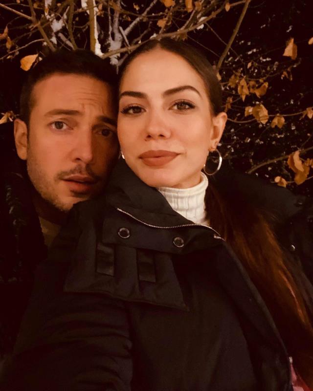 Oğuzhan Koç, Demet Özdemir'in isteği üzerine estetik yaptırdığı iddiasını yalanladı Oğuzhan Koç, Demet Özdemir'in isteği üzerine estetik yaptırdığı iddiasını yalanladı