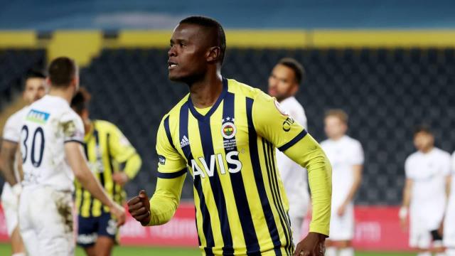 Royal Antwerp'ten Fenerbahçelileri kahreden karar! Samatta geri dönüyor Royal Antwerp'ten Fenerbahçelileri kahreden karar! Samatta geri dönüyor