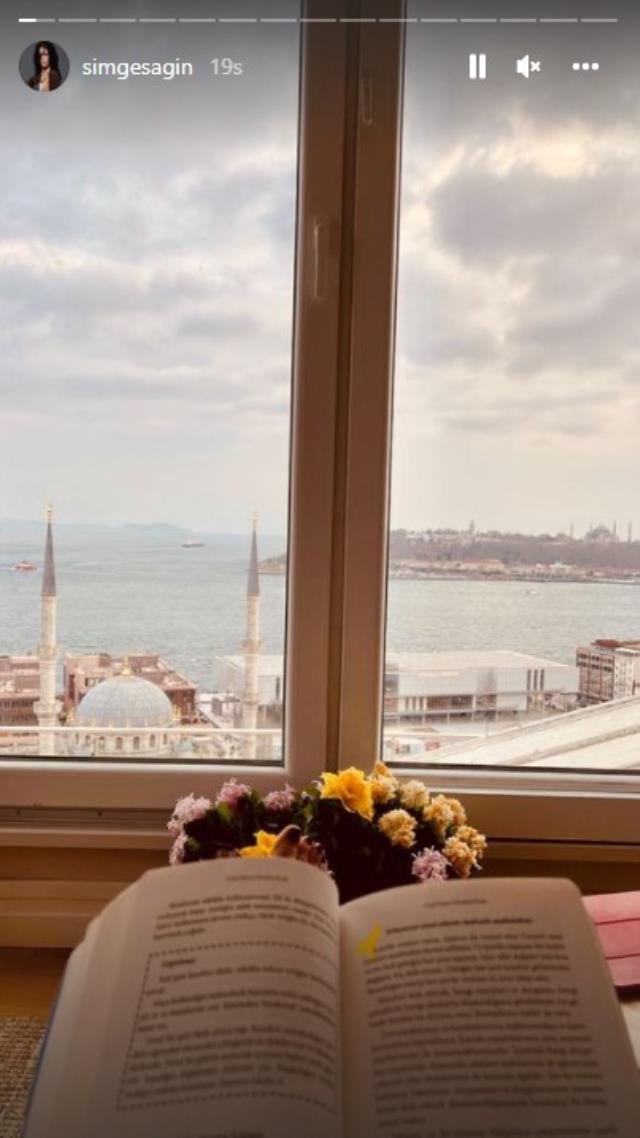 Şarkıcı Simge, manzarasına hayran kaldığı daire için 280 bin TL masraf yaptığı evinden taşındı Şarkıcı Simge, manzarasına hayran kaldığı daire için 280 bin TL masraf yaptığı evinden taşındı