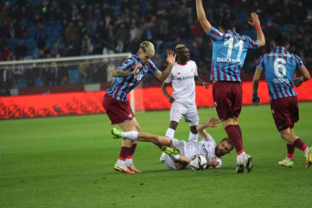 Trabzonspor, sahasında Antalyaspor'u yenerek Türkiye Kupası'nda yarı finale yükseldi Trabzonspor, sahasında Antalyaspor'u yenerek Türkiye Kupası'nda yarı finale yükseldi