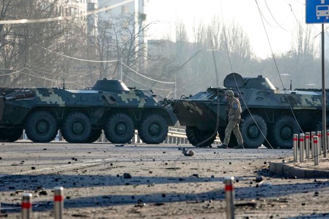 Ukrayna'da Rus konvoyu patlatıldı, ortalık cehenneme döndü Ukrayna'da Rus konvoyu patlatıldı, ortalık cehenneme döndü