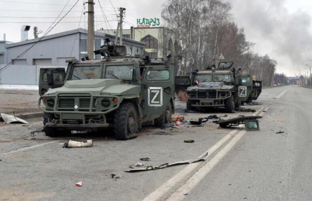 Ukrayna'da Rus konvoyu patlatıldı, ortalık cehenneme döndü Ukrayna'da Rus konvoyu patlatıldı, ortalık cehenneme döndü