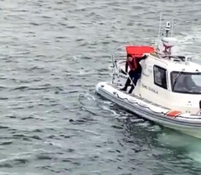 Ukrayna'dan ailesinin yanına gelen genç, feribottan denize atlayarak hayatını kaybetti Ukrayna'dan ailesinin yanına gelen genç, feribottan denize atlayarak hayatını kaybetti