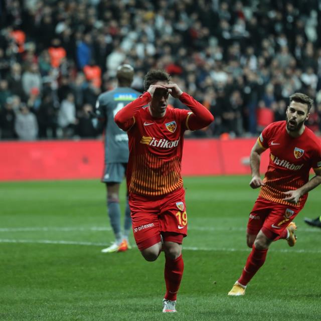 Beşiktaş, Kayserispor'a yenilerek Türkiye Kupası'na çeyrek final turunda veda etti Beşiktaş, Kayserispor'a yenilerek Türkiye Kupası'na çeyrek final turunda veda etti