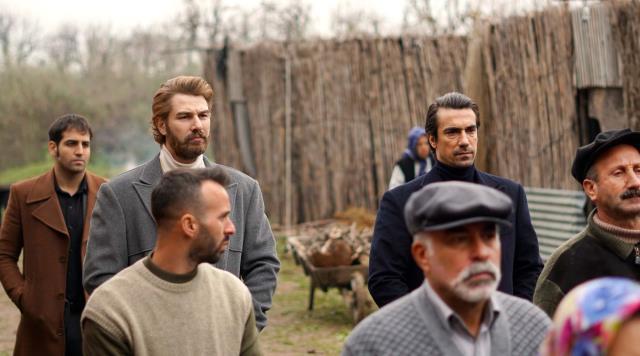 Bir Zamanlar Çukurova'nın başrol oyuncuları Furkan Palalı ve İbrahim Çelikkol, sette boğaz boğaza geldi