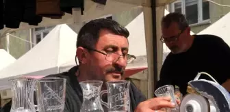 Şehir şehir gezerek 40 yıldır cama sanatını işliyor