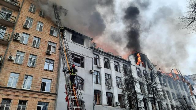 Ukrayna-Rusya savaşında 7. gün! Kiev bombalanıyor, Harkov'a Rus hava birlikleri indi Ukrayna-Rusya savaşında 7. gün! Kiev bombalanıyor, Harkov'a Rus hava birlikleri indi