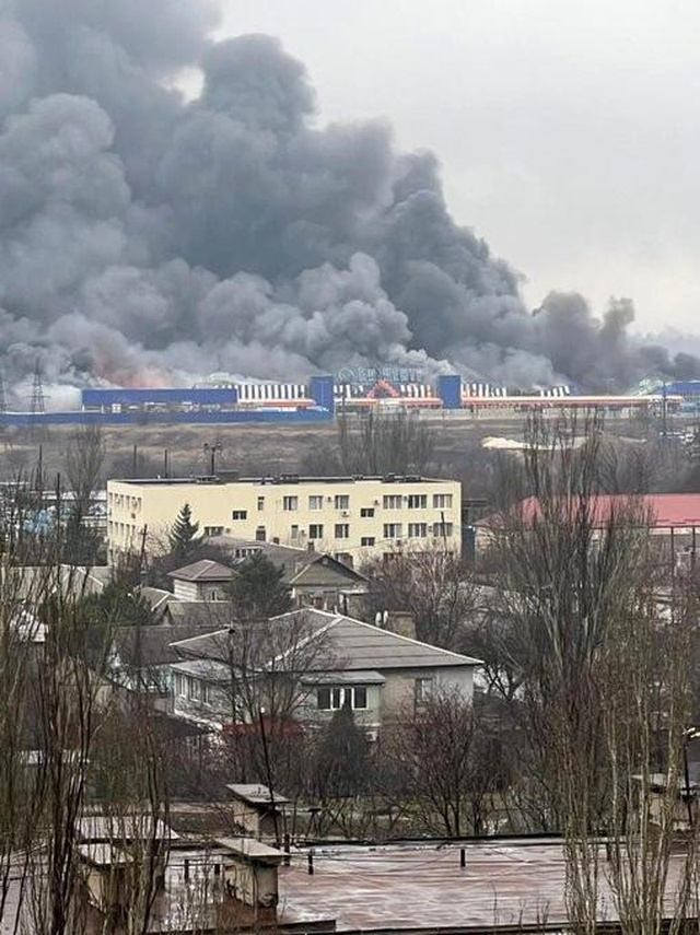 Stratejik öneme sahip Mariupol kuşatma altında! Rusya burayı ele geçirirse diğer birliklerle güçlerini birleştirebilecek Stratejik öneme sahip Mariupol kuşatma altında! Rusya burayı ele geçirirse diğer birliklerle güçlerini birleştirebilecek