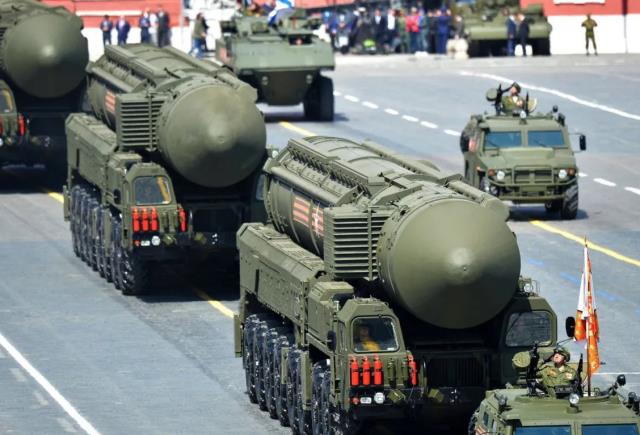 Putin'in nükleer güç tehdidi sonrası tüm gözler yanından ayırmadığı çantaya çevrildi Putin'in nükleer güç tehdidi sonrası tüm gözler yanından ayırmadığı çantaya çevrildi