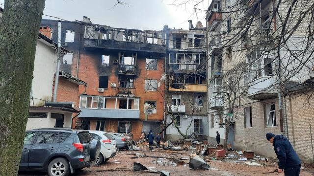 Savaşta 8. gün! Ukrayna, Kiev'e yürüyen Rus ordusunu engellemek için köprüleri patlatıyor Savaşta 8. gün! Ukrayna, Kiev'e yürüyen Rus ordusunu engellemek için köprüleri patlatıyor