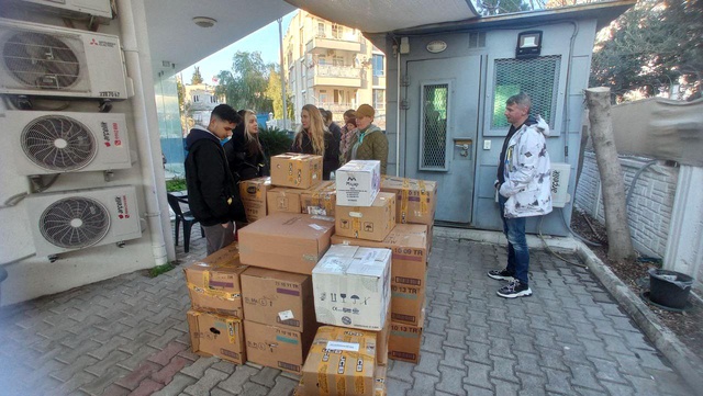 Antalya'dan Ukrayna'ya 2 tır dolusu yardım Antalya'dan Ukrayna'ya 2 tır dolusu yardım