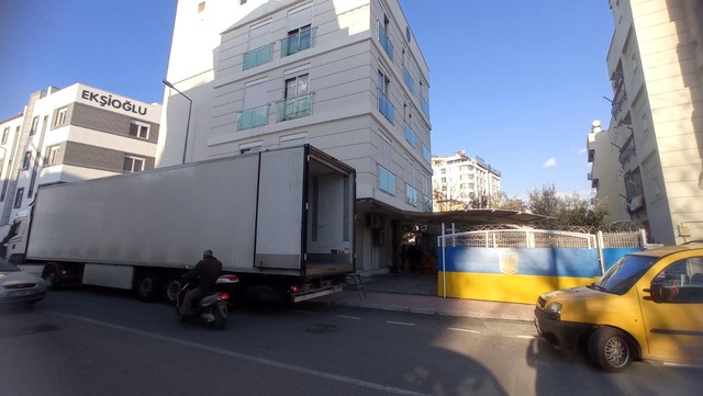 Antalya'dan Ukrayna'ya 2 tır dolusu yardım Antalya'dan Ukrayna'ya 2 tır dolusu yardım