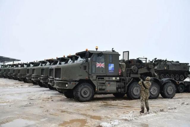 Boris Johnson verdiği sözü tuttu! İngiliz tanklar Ukrayna sınırında Boris Johnson verdiği sözü tuttu! İngiliz tanklar Ukrayna sınırında