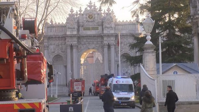 Dolmabahçe Sarayı'nda yürekleri ağza getiren yangın Dolmabahçe Sarayı'nda yürekleri ağza getiren yangın